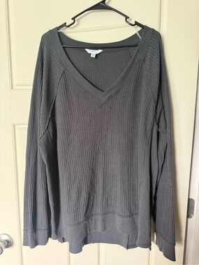 Time and Tru Dark Gray V-Neck Ribbed Knit Sweater